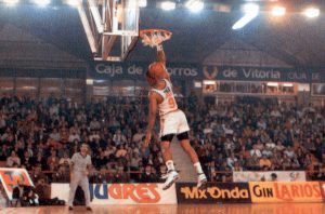 Tal día como el 3 de febrero de 1990 “Taugrés Baskonia 95-64 Estudiantes”
