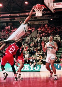 Tal día como el 1 de abril de 1960 “Cumpleaños de Ken Bannister”