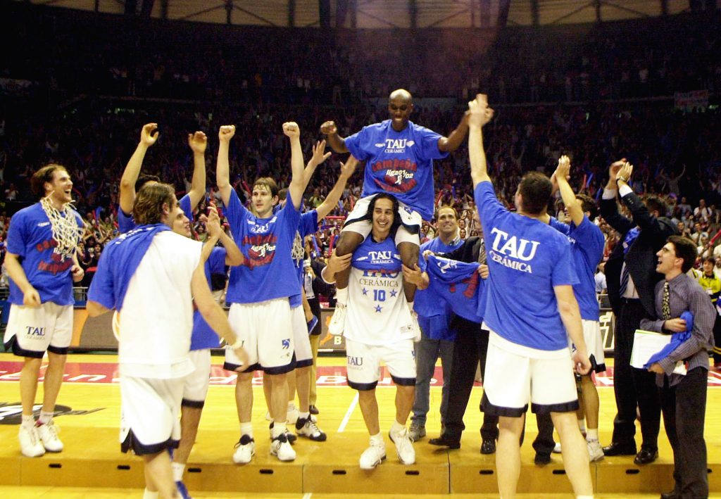Foto: Lino González. El Baskonia campeón de Liga ACB 01/02