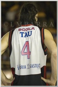 La despedida de Luis Scola en Cope Vitoria