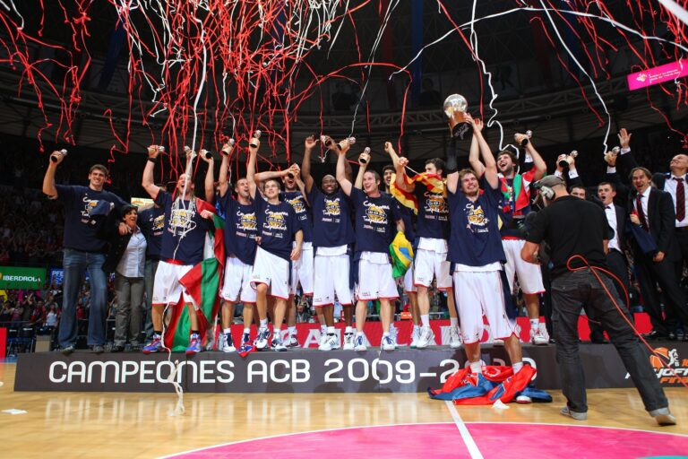 !!! Campeones de Liga ACB!!! El Baskonia alza su tercera Liga.