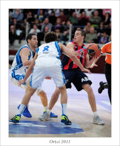 Semifinal Euskal Kopa: Caja Laboral Baskonia 83–81 Lagun Aro Gipuzkoa Basket