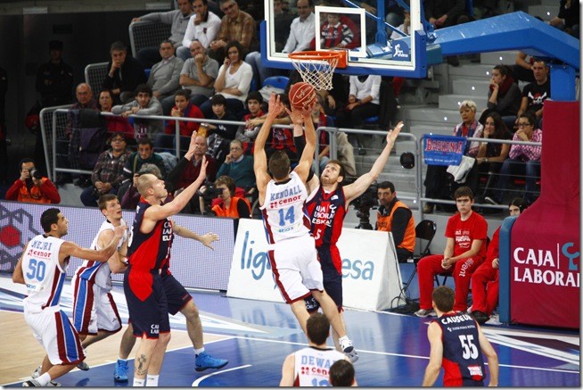 Liga ACB J8. Caja Laboral Baskonia 68-77 Obradoiro Blu Sens
