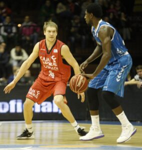 Liga ACB J19.Cajasol de Sevilla 82–86 Caja Laboral Baskonia