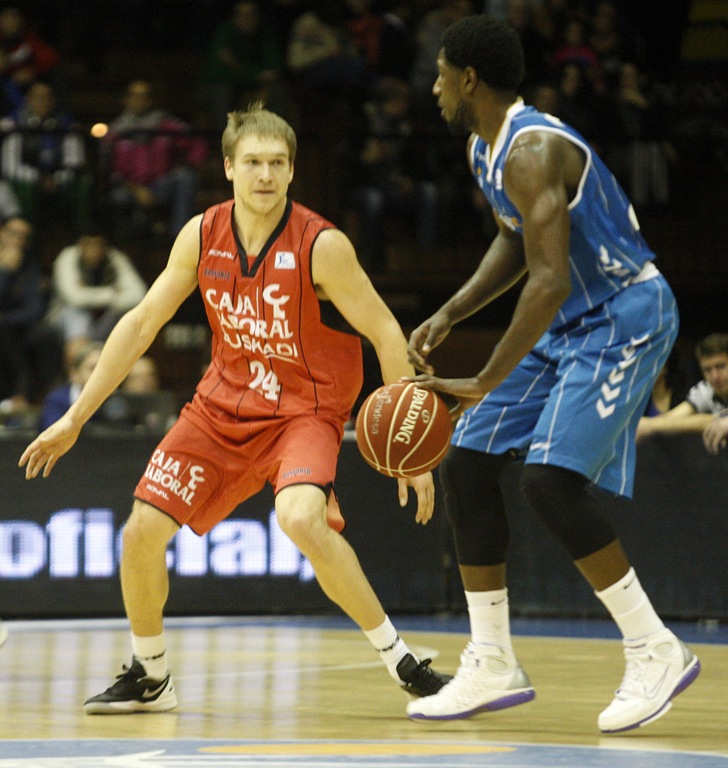 Liga ACB J19.Cajasol de Sevilla 82–86 Caja Laboral Baskonia