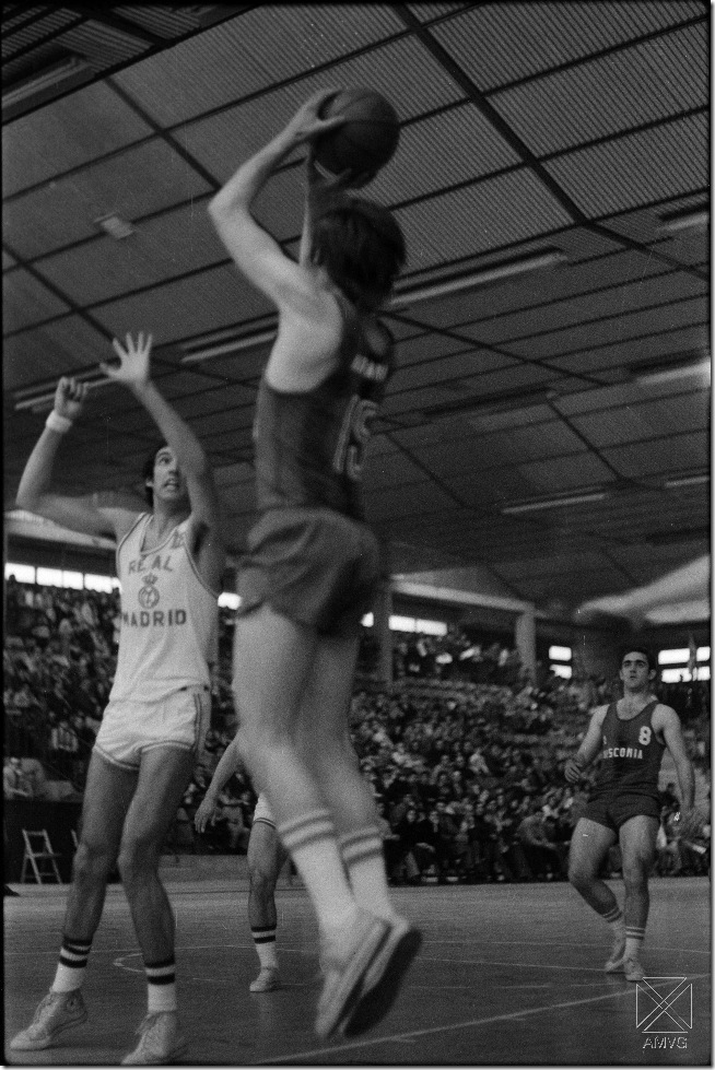 ARQ-6014_02(2) Autor ARQUÉ. 1973. Baloncesto
