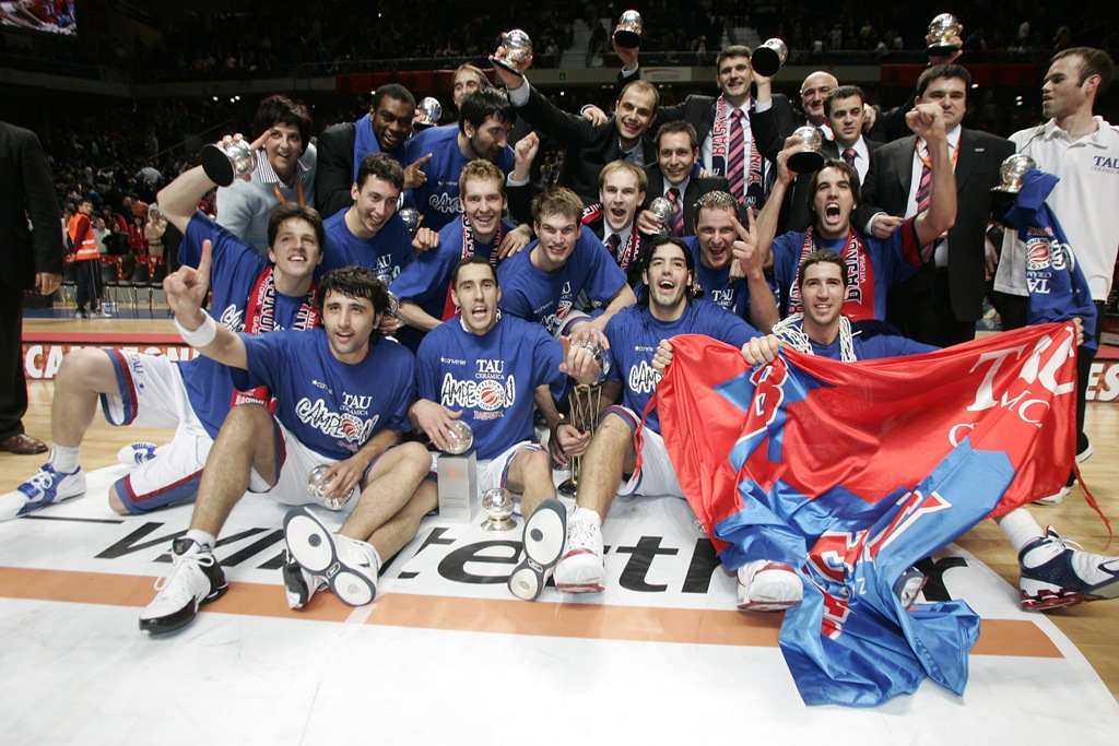Foto: Saski Baskonia. Campeones de la Copa del Rey 2006