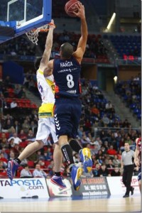 Adam Hanga se incorpora al Baskonia