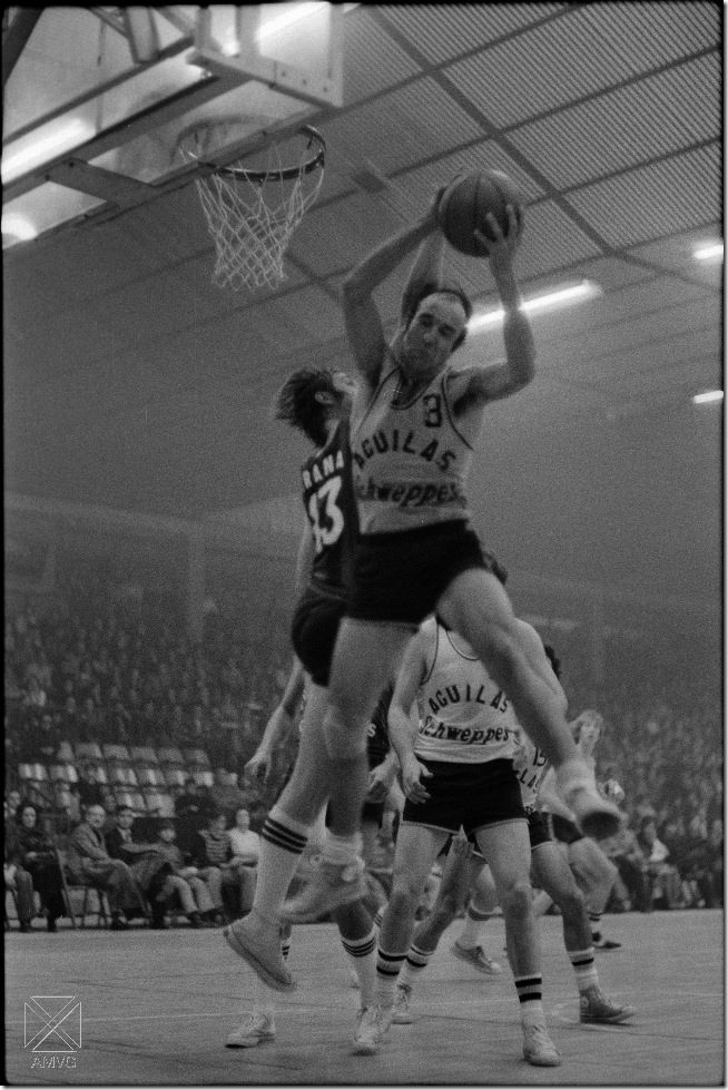 ARQ-9004_11(4) Autor ARQUÉ. 1975. Baloncesto