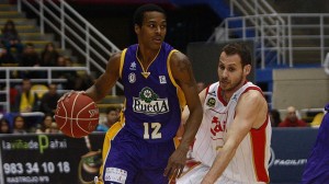 El base Alex Renfroe ficha por el Baskonia hasta el final de temporada