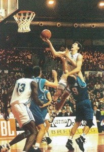 Tal día como el 23 de febrero de 1995 ; Baskonia 70-66 Iraklis (2-1).Clasificación para la Final de la Recopa de Europa