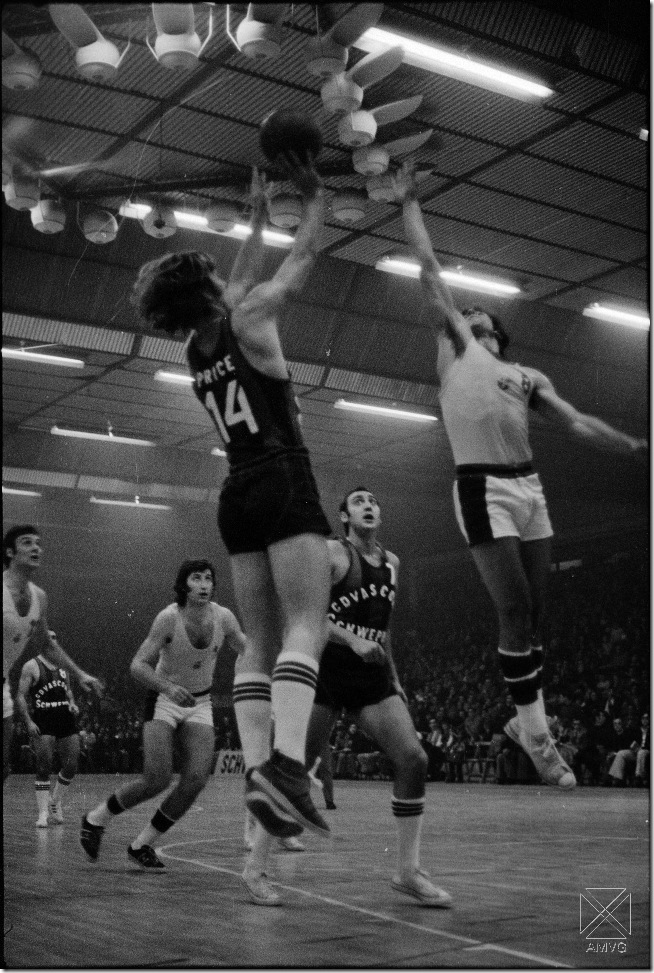 ARQ-8093_07(3) Autor ARQUÉ. 1975. Baloncesto