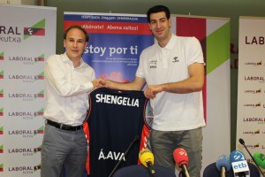 Tornike Shengelia presentado en sociedad