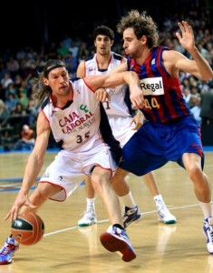 Final Liga ACB 09/10 J1. FC Barcelona 58-63 Caja Laboral. El Baskonia asalta el Palau y se adelanta 0-1 en la Final de la Liga ACB