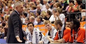 «Del salón en al ángulo oscuro ……»