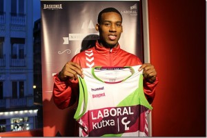 Darius Adams presentado