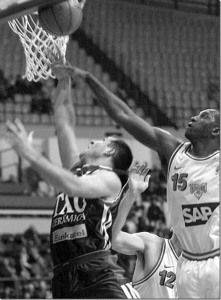 Playoffs 4º de Final. Olympiacos 72-78 Tau Cerámica Baskonia