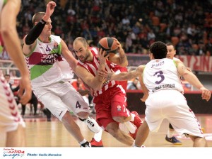 Highlights: Olympiacos 76-64 Laboral Kutxa Baskonia