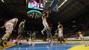 Video resumen Unicaja de Málaga 69-55 Laboral Kutxa Baskonia