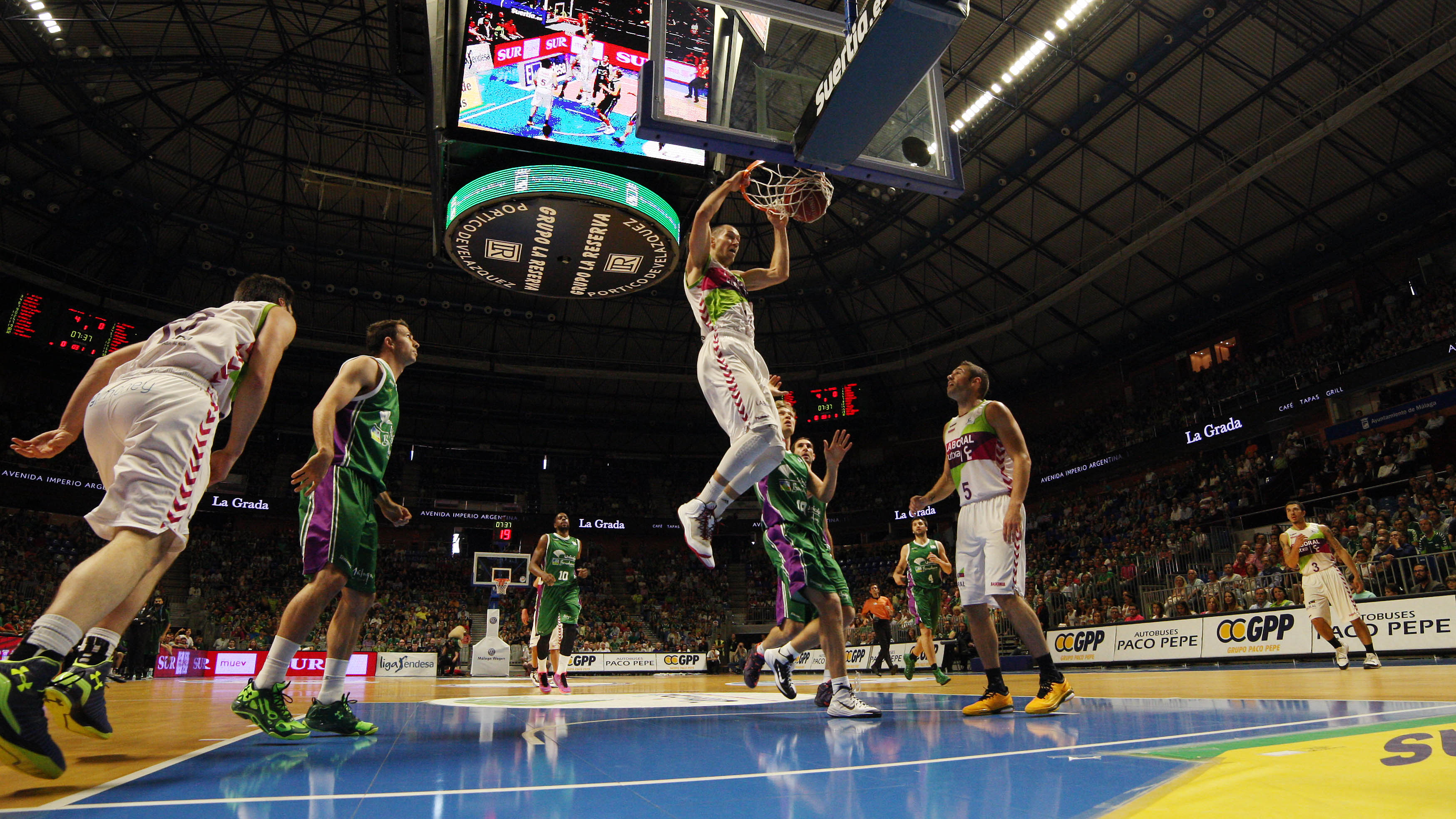 Video resumen Unicaja de Málaga 69-55 Laboral Kutxa Baskonia
