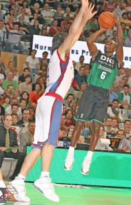 Victoria en Badalona y la previa ante el Real Madrid en el 10-10. Martes 25/10/05