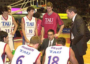 Entrevista a Pedro Martínez, nuevo entrenador de Estudiantes, en el 10-10. Jueves 19/01/06