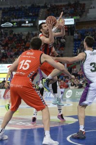 Previa Playoffs 4º de Final J3. Unicaja de Málaga – Laboral Kutxa Baskonia