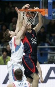Video Caja Laboral Baskonia 102-90 Cibona de Zagreb. Top 16 Temporada 09/10