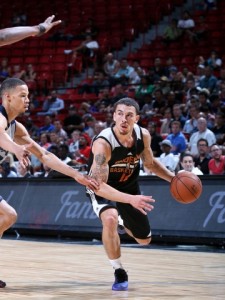 Mike James, jugó de titular y anotó 7 puntos ante Utah