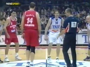 Video del partido de la Temporada 00/01 Tau Cerámica Baskonia – Olympiakos
