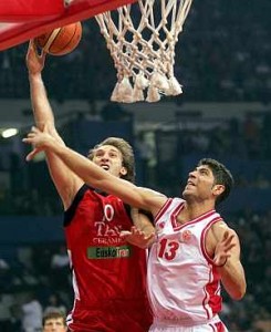 Esperando a Olympiacos en el 10-10 de Cope Vitoria. Semana 20-22/03/07