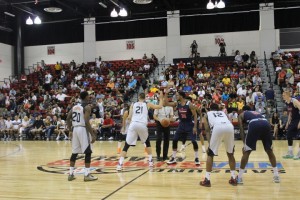 Mike James debutó con 4 puntos en la Liga de Verano de Las Vegas de la NBA