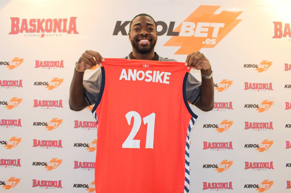 La presentación de O.D Anosike