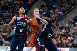 El Baskonia acaba con la imbatibilidad de Valencia Basket (79-73)