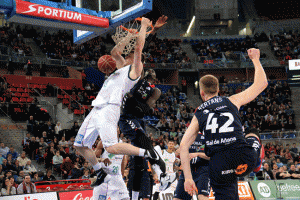Laboral Kutxa Baskonia 56-83 Unicaja de Málaga