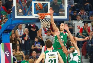 El Baskonia se impuso en la prórroga a Panathinaikos (82-78), un triunfo que le acerca un poco más Berlín