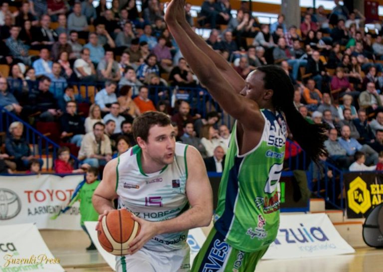 Araberri viaja a Ávila para citarse con el ascenso.Viernes 13/05/16 a las 21:00 h (3ºpartido)