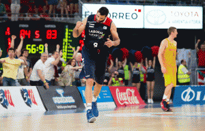 Laboral Kutxa Baskonia 89-83 FC Barcelona (1-2). Habrá cuarto partido el viernes en el Buesa Arena.