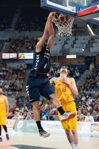 El Baskonia no pudo competir ante la opulencia del FC Barcelona (63-85) y finaliza una inolvidable temporada.