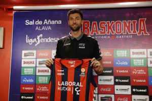 La presentación de Andrea Bargnani
