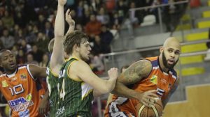 Kyle Rowley sustituirá a Gerald Lee en lo que resta de pretemporada