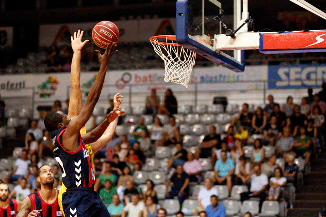 Baskonia vence 76-72 a Iberostar Tenerife en el Circuito Movistar de Lleida
