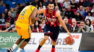 Adam Hanga y Shane Larkin,en los mejores quintetos de la Liga ACB