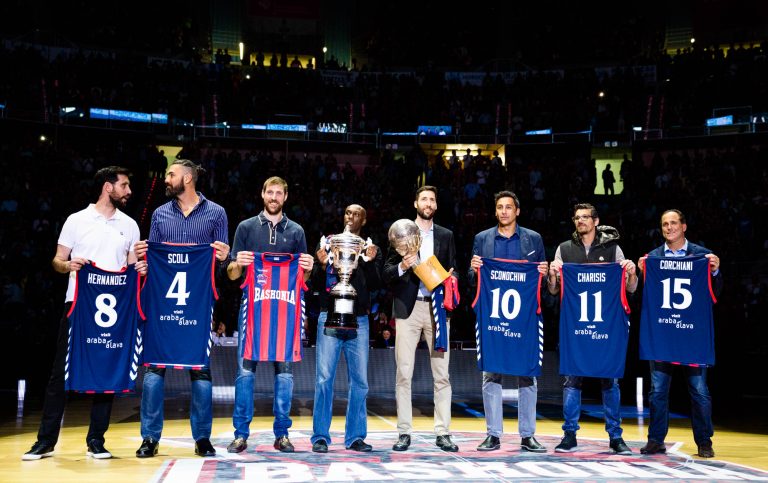 El video del homenaje a los integrantes del Baskonia del doblete
