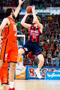 Baskonia 90-70 Valencia Basket (1-1)