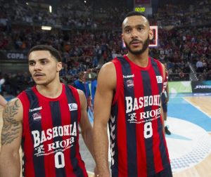 El FC Barcelona presenta ofertas por Larkin y Hanga.El Baskonia tiene plazo hasta el viernes para responder.