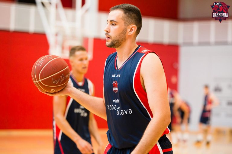 De Jong abandona la pretemporada del Baskonia para fichar por Tecnyconta Zaragoza