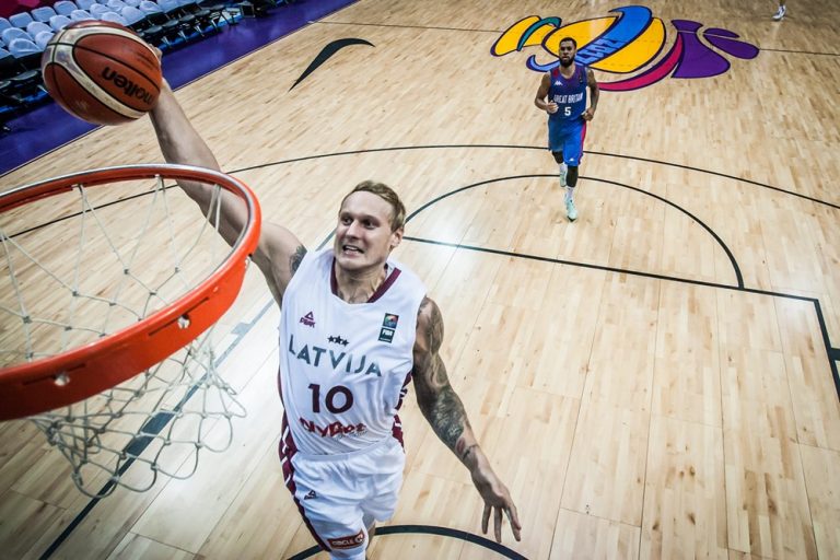 Johannes Voigtmann y Janis Timma eliminados en los cuartos de final del Eurobasket