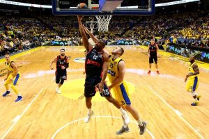 Highlights: Maccabi FOX Tel Aviv 74-68 Baskonia Vitoria Gasteiz