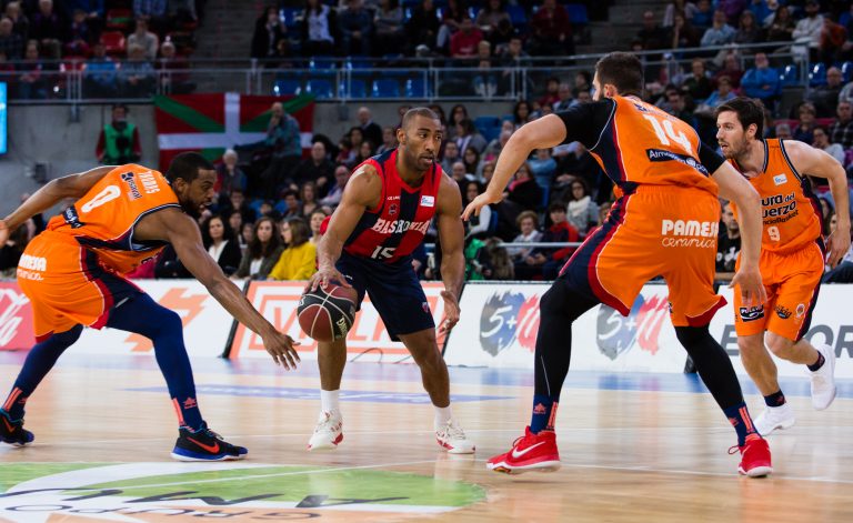 Liga ACB J15.Baskonia 78-74 Valencia Basket